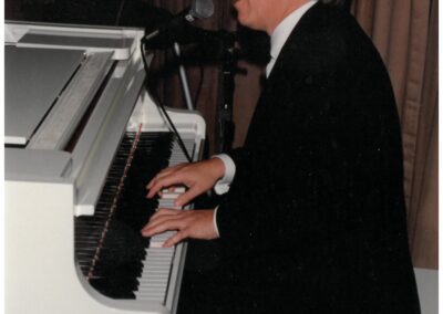 Walter S. Nimmo, MD, plays the piano at the IARS 68th Clinical & Scientific Congress, March 5-9, 1994, in Orlando, FL.