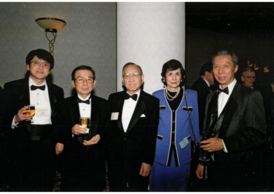 Dr. K.C. Wong with attendees at the IARS 76th Congress, March 16-20, 2002, San Diego, CA